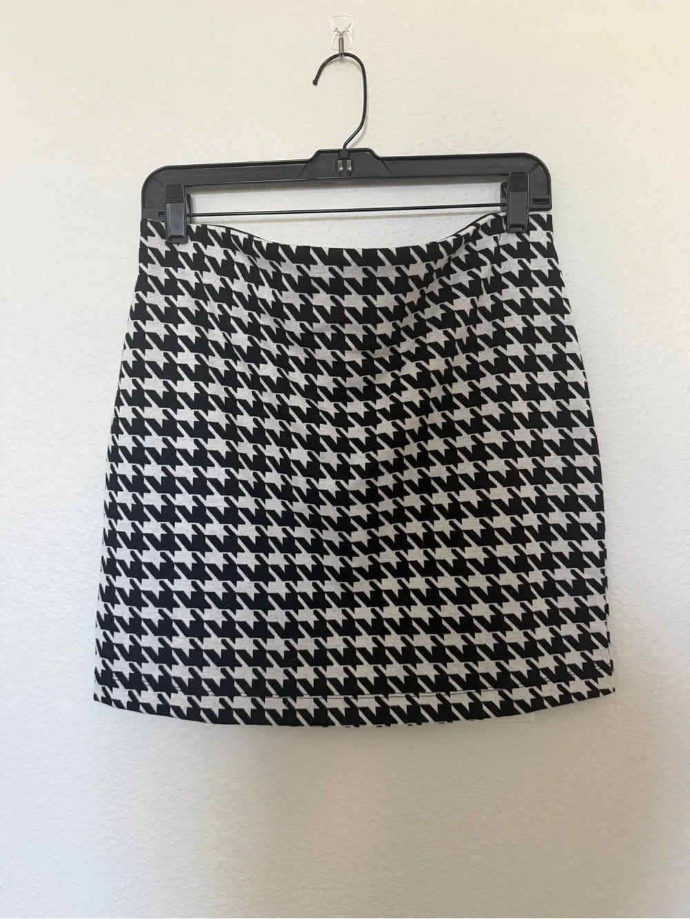 Express Black and White Houndstooth Mini Skirt